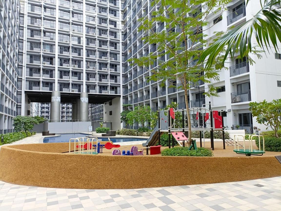 Home Away From Home Manila Exterior photo